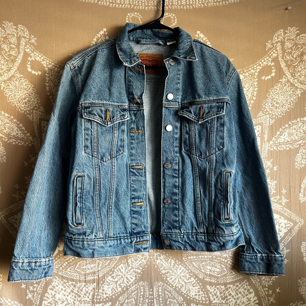 Levi’s Best Selling Original Denim Trucker Jacket Size Small - Picture 1 of 7